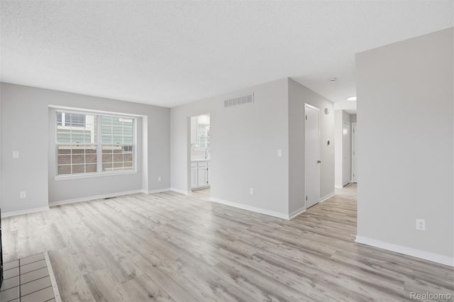 31192 Columbia Drive, Novi, MI 48377