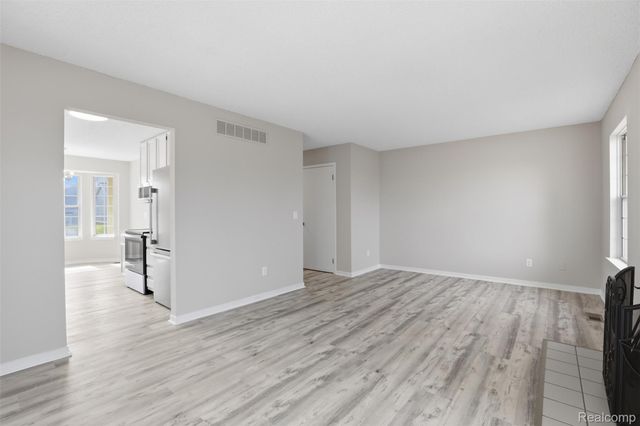 31192 Columbia Drive, Novi, MI 48377