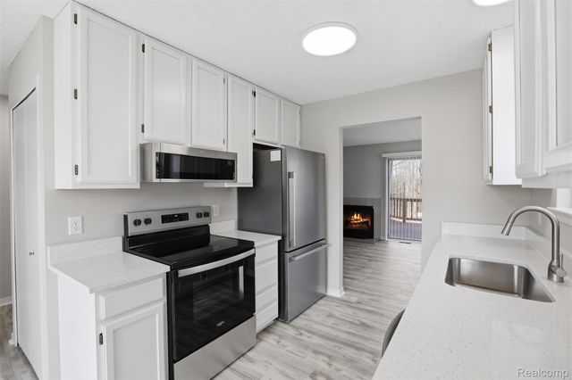 31192 Columbia Drive, Novi, MI 48377