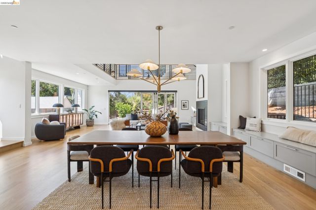 915 Grosvenor Place, Oakland, CA 94610