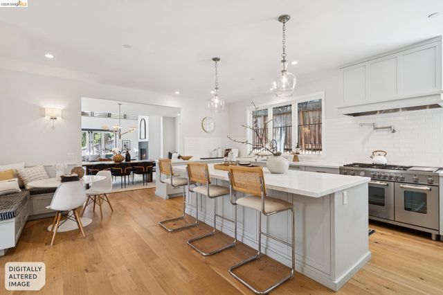 915 Grosvenor Place, Oakland, CA 94610