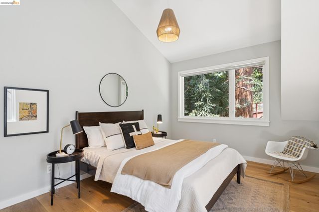 915 Grosvenor Place, Oakland, CA 94610