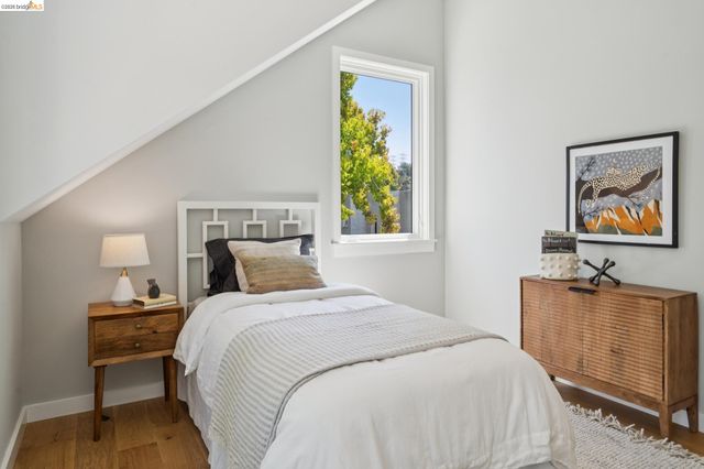 915 Grosvenor Place, Oakland, CA 94610