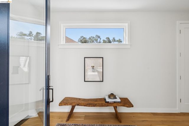 915 Grosvenor Place, Oakland, CA 94610