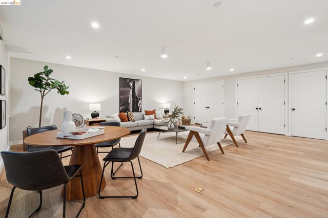 915 Grosvenor Place, Oakland, CA 94610