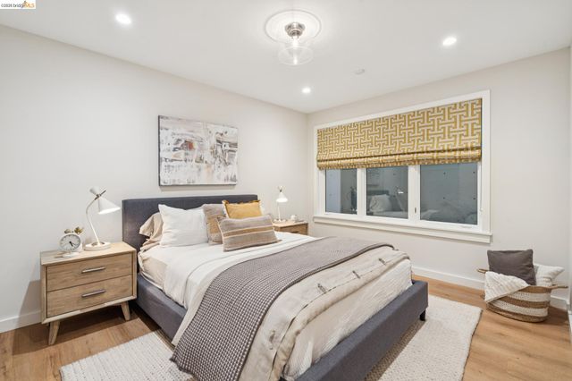 915 Grosvenor Place, Oakland, CA 94610