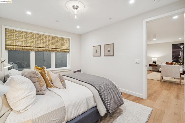 915 Grosvenor Place, Oakland, CA 94610