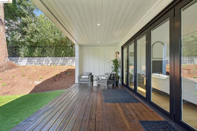 915 Grosvenor Place, Oakland, CA 94610