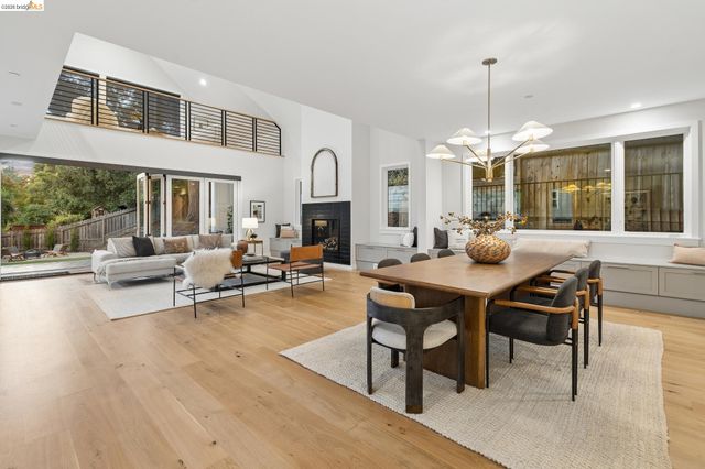 915 Grosvenor Place, Oakland, CA 94610