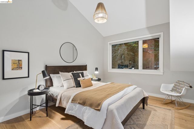 915 Grosvenor Place, Oakland, CA 94610