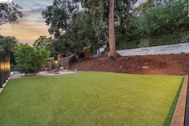 915 Grosvenor Place, Oakland, CA 94610