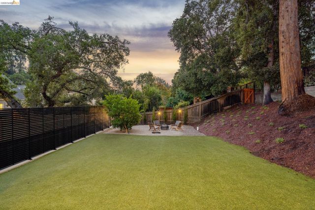 915 Grosvenor Place, Oakland, CA 94610
