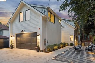 915 Grosvenor Place, Oakland, CA 94610