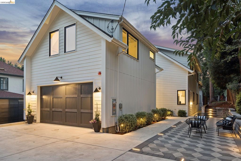 915 Grosvenor Place, Oakland, CA 94610