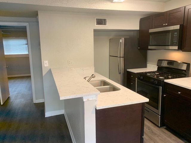1202 Newning Ave 109, Austin, TX 78704