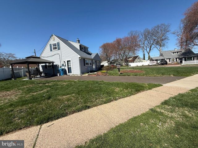 583 ARBOR RD, Morrisville, PA 19067