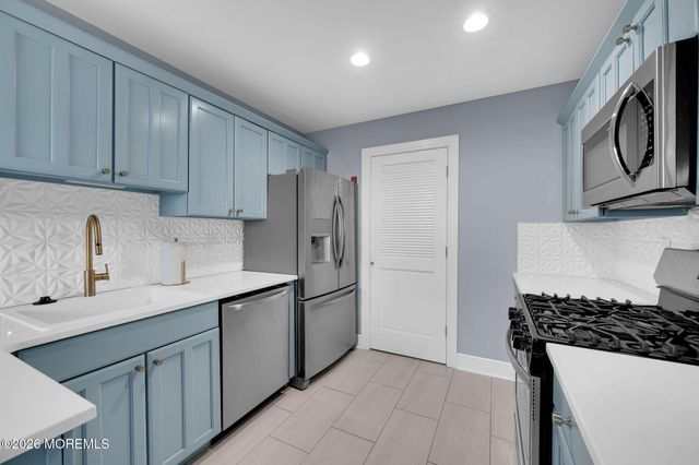 8 Joyce Court, Tinton Falls, NJ 07724