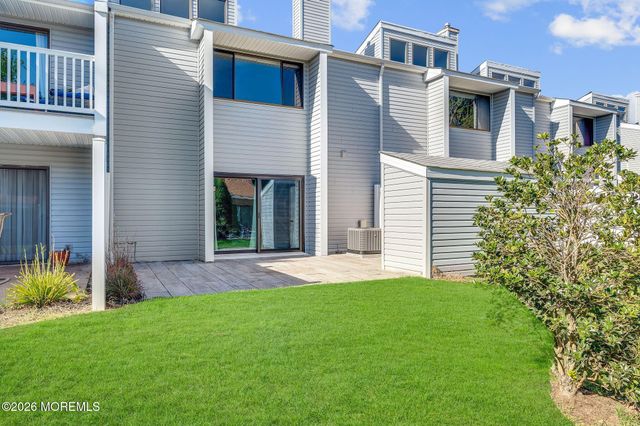 8 Joyce Court, Tinton Falls, NJ 07724