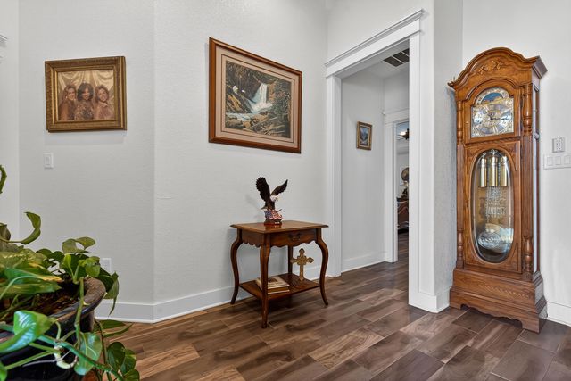 130 E Winners Circle, Longview, TX 75602