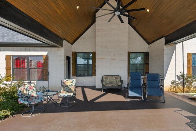 130 E Winners Circle, Longview, TX 75602