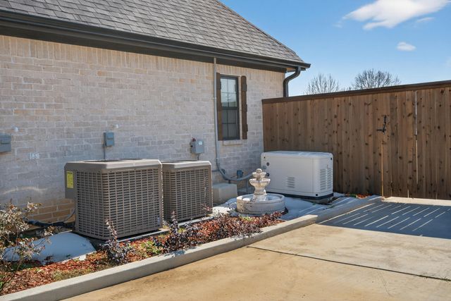 130 E Winners Circle, Longview, TX 75602