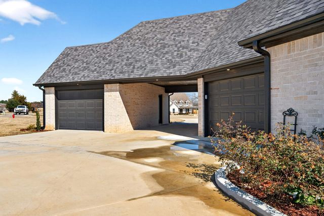 130 E Winners Circle, Longview, TX 75602