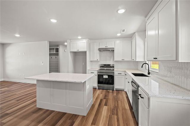 1312 W Sunset Drive, Rogers, AR 72756