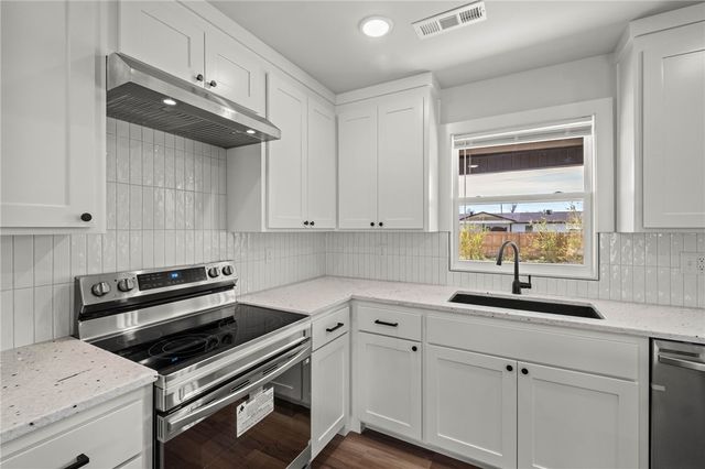 1312 W Sunset Drive, Rogers, AR 72756