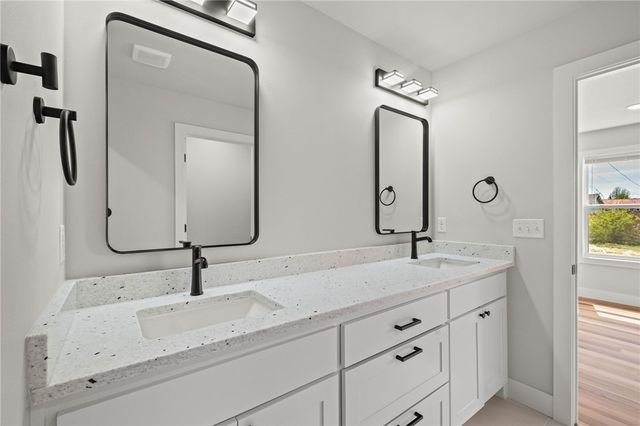 1312 W Sunset Drive, Rogers, AR 72756
