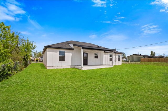 1312 W Sunset Drive, Rogers, AR 72756