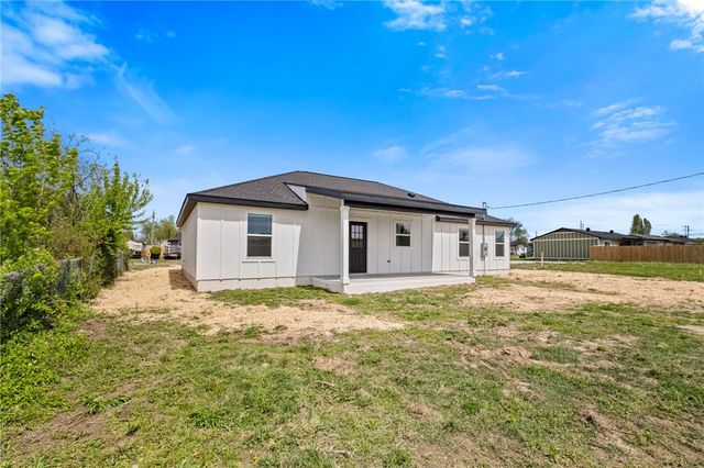 1312 W Sunset Drive, Rogers, AR 72756