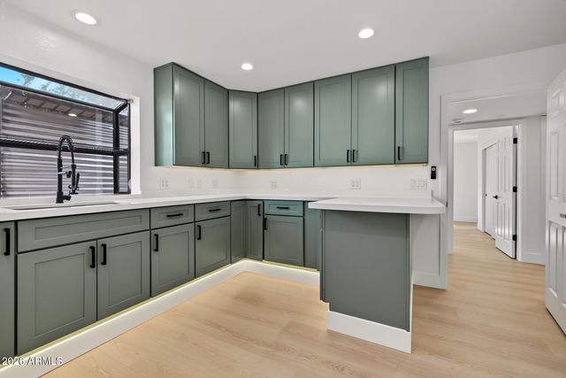 1131 W LAWRENCE Lane, Phoenix, AZ 85021