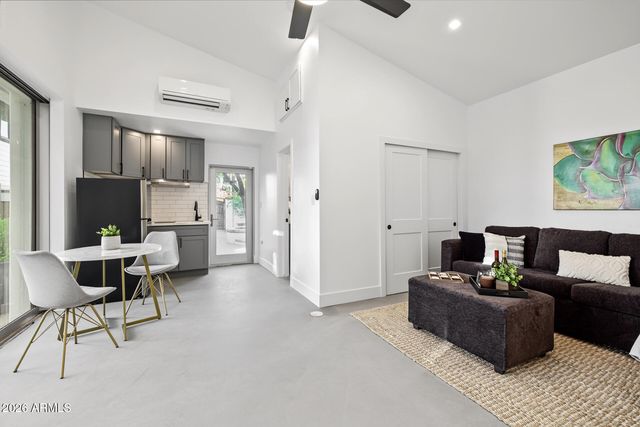 1131 W LAWRENCE Lane, Phoenix, AZ 85021