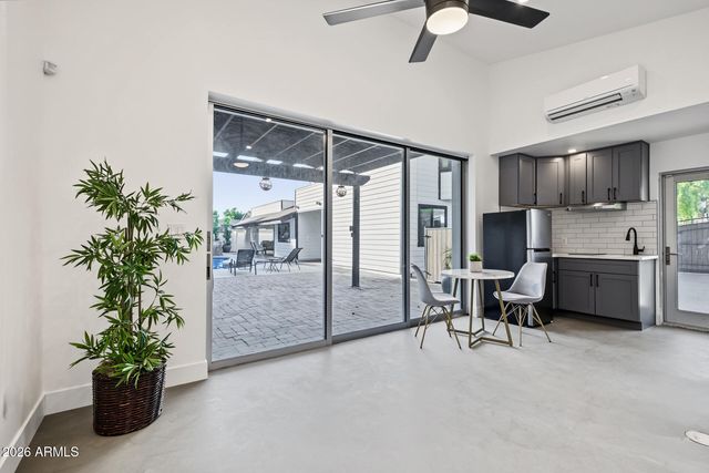 1131 W LAWRENCE Lane, Phoenix, AZ 85021