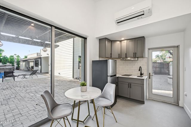 1131 W LAWRENCE Lane, Phoenix, AZ 85021