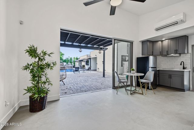 1131 W LAWRENCE Lane, Phoenix, AZ 85021