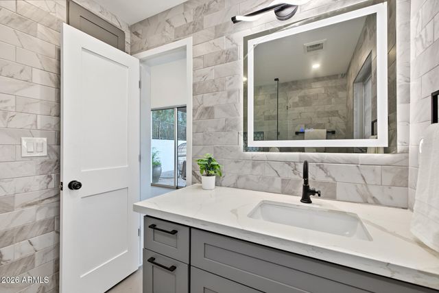 1131 W LAWRENCE Lane, Phoenix, AZ 85021