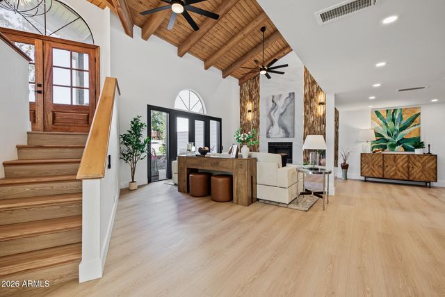 1131 W LAWRENCE Lane, Phoenix, AZ 85021
