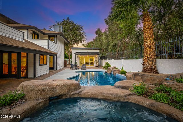 1131 W LAWRENCE Lane, Phoenix, AZ 85021