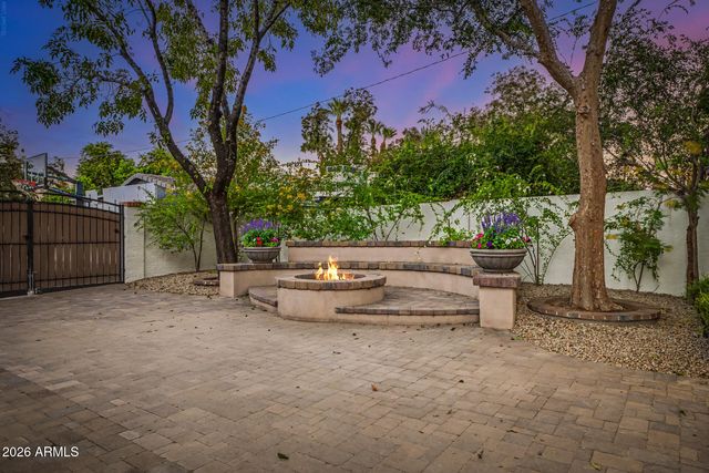 1131 W LAWRENCE Lane, Phoenix, AZ 85021