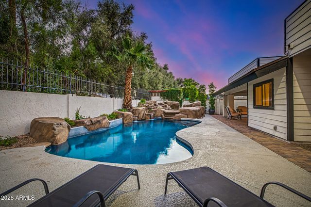 1131 W LAWRENCE Lane, Phoenix, AZ 85021