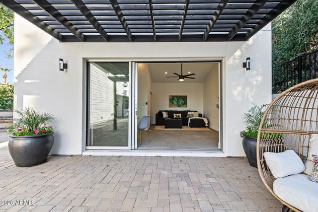 1131 W LAWRENCE Lane, Phoenix, AZ 85021