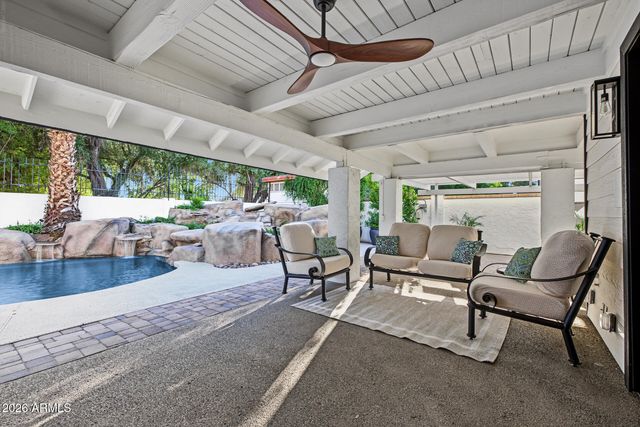 1131 W LAWRENCE Lane, Phoenix, AZ 85021