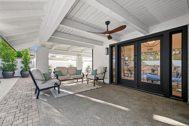 1131 W LAWRENCE Lane, Phoenix, AZ 85021