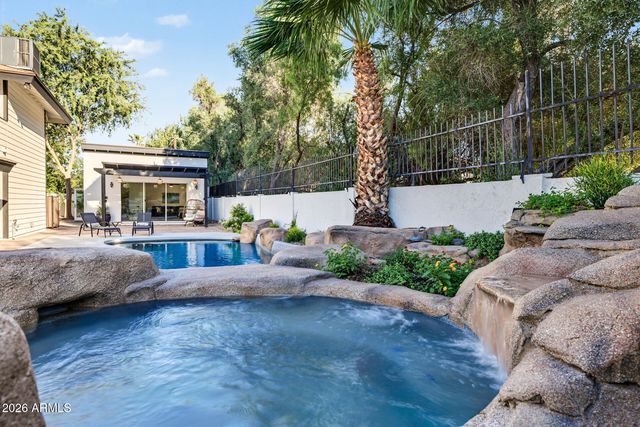 1131 W LAWRENCE Lane, Phoenix, AZ 85021