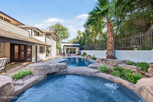 1131 W LAWRENCE Lane, Phoenix, AZ 85021