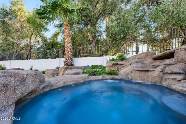 1131 W LAWRENCE Lane, Phoenix, AZ 85021