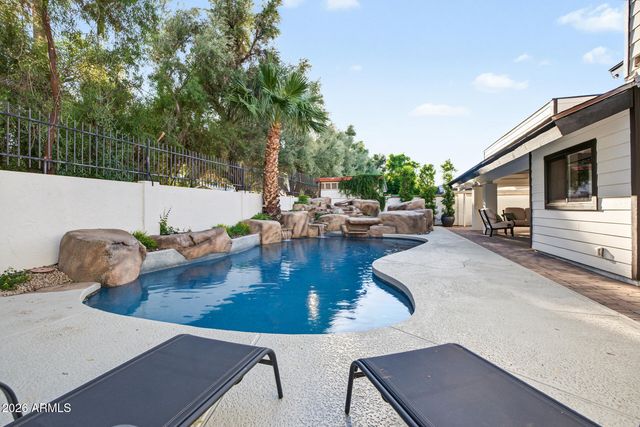 1131 W LAWRENCE Lane, Phoenix, AZ 85021