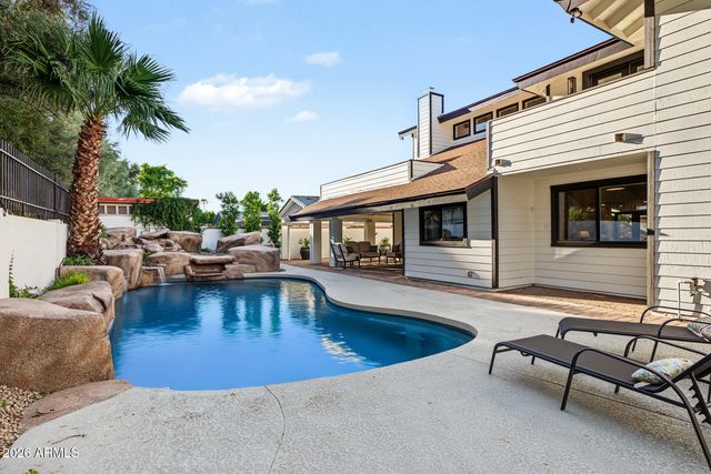 1131 W LAWRENCE Lane, Phoenix, AZ 85021