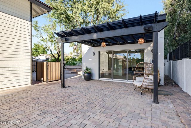 1131 W LAWRENCE Lane, Phoenix, AZ 85021